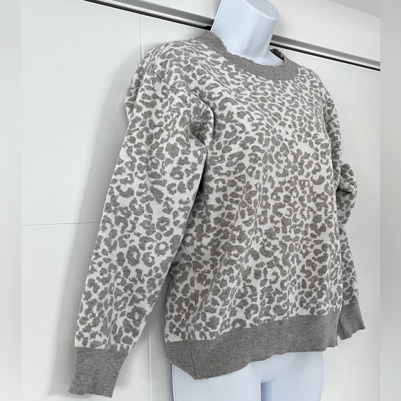 MOLLY BRACKEN/ Knit sweater/ Cheetah print/ Grey & white/ Size US S/M - Picture 4 of 12